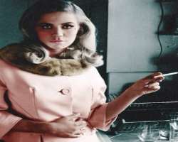 Marina Diamandis smoking